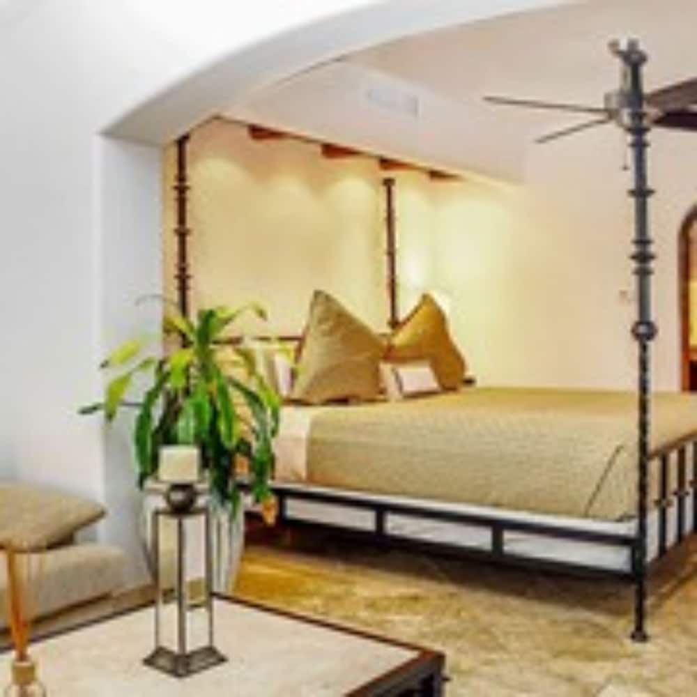 Exclusive Holiday Villa With Private Pool and Beachfront Location, Cabo San Lucas Villa 1018