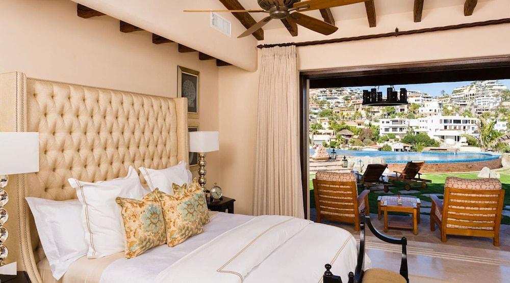 Beautiful Holiday Villa in a Prime Location in Cabo San Lucas 1007