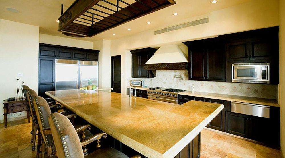 Mansion in Cabo San Lucas 1040