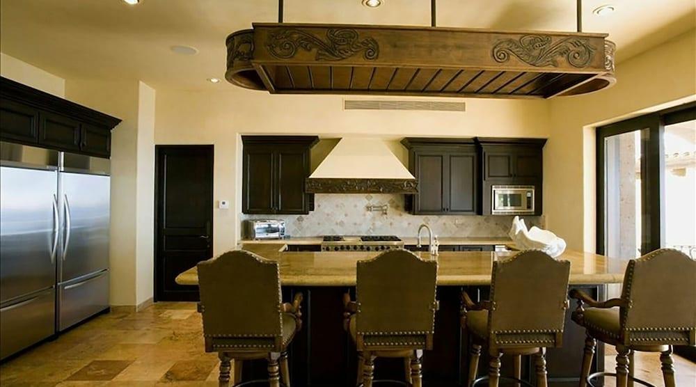 Mansion in Cabo San Lucas 1040