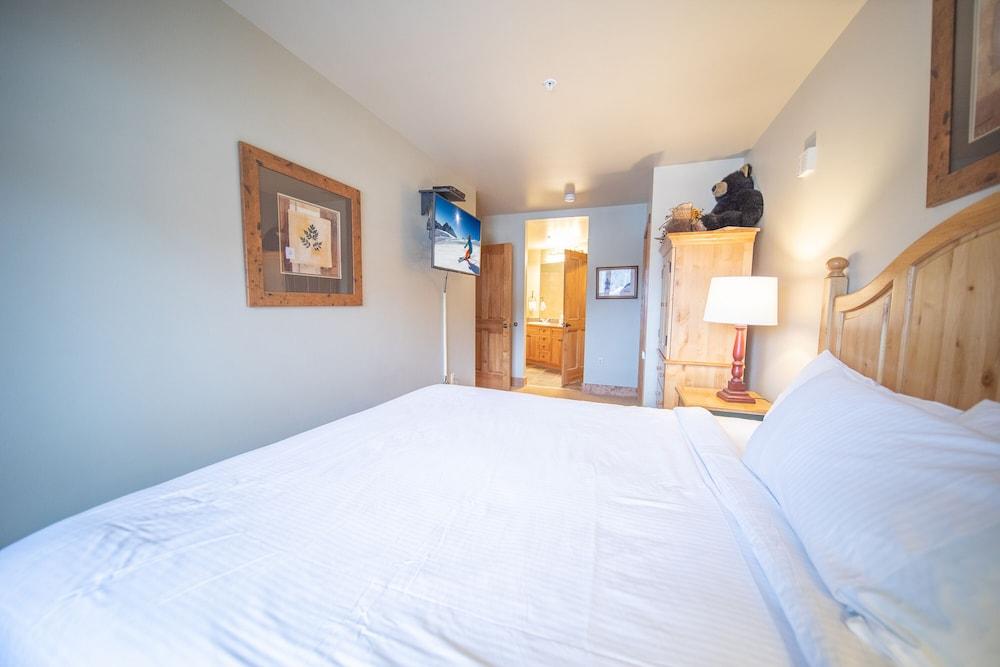 Red Hawk Lodge 2241 OFB