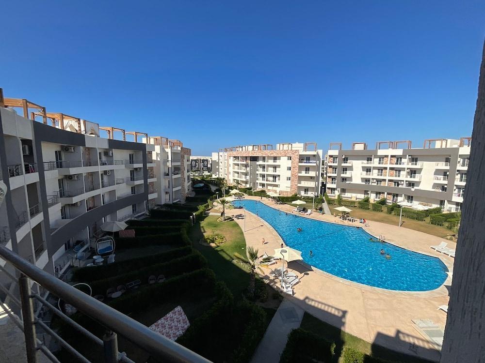 Marseilia Beach 4 - Families Only