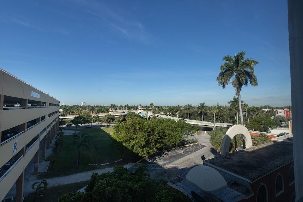 519 City View Hollywood Beach