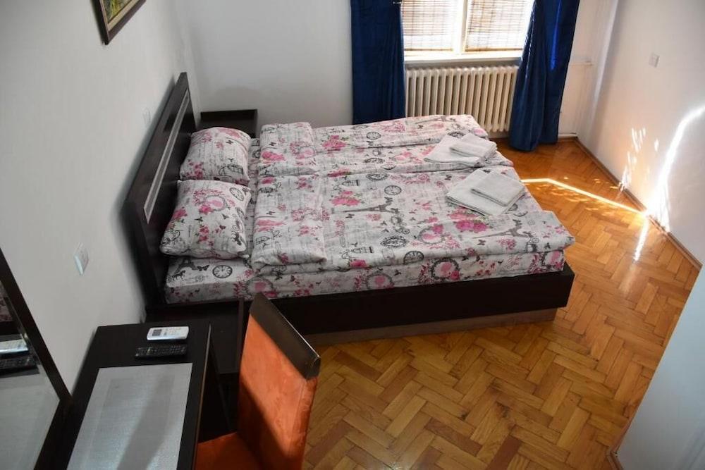 Hostel Exit Labirint Centar