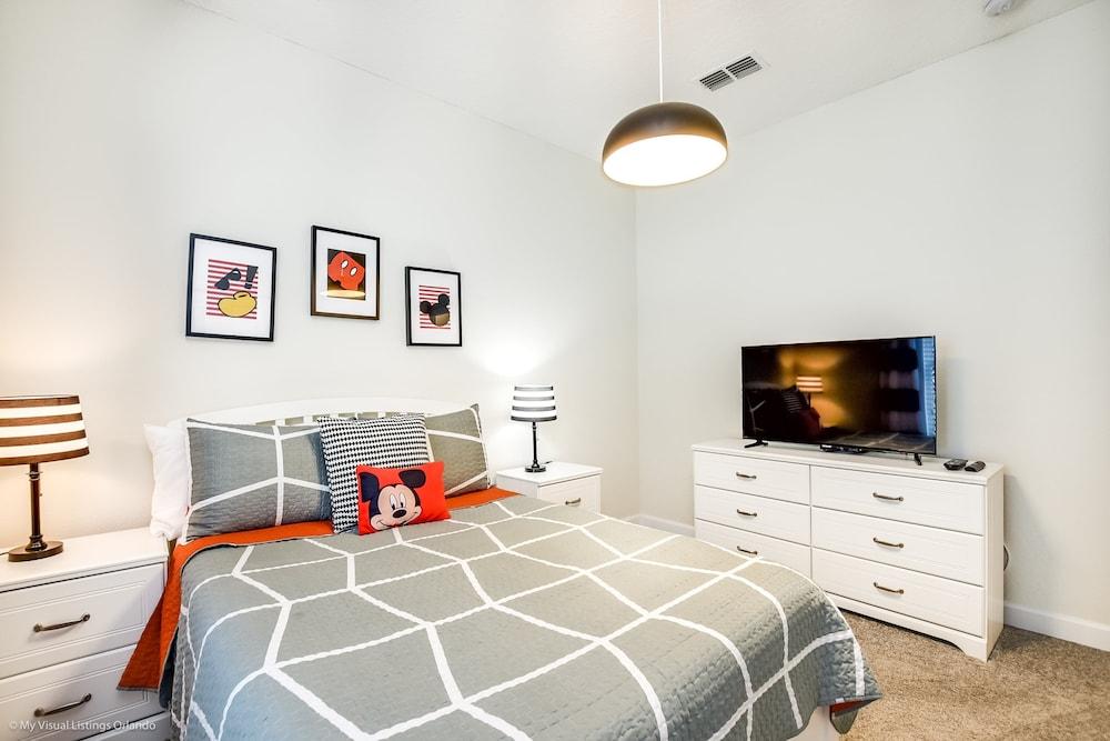 5 Bedroom 4 Bathroom Storey Lake