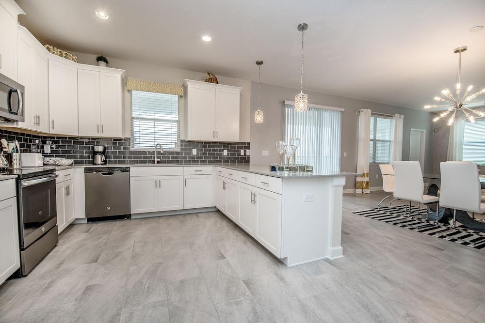 6 Bed 5 Ba Villa with Games, Pool & Spa