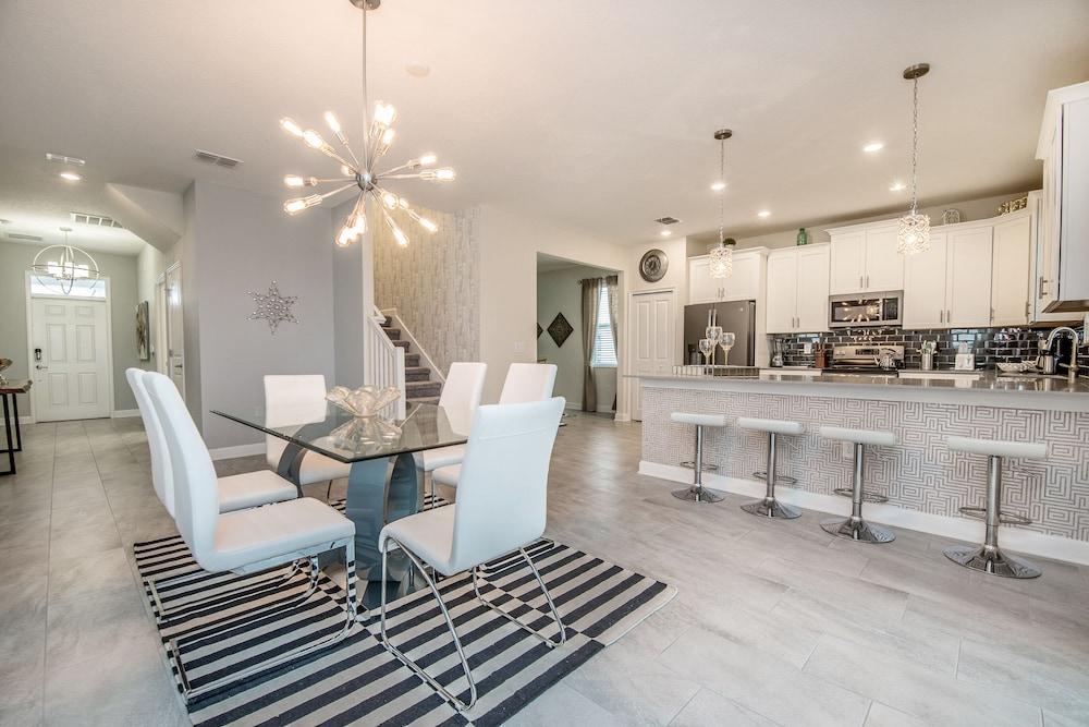 6 Bed 5 Ba Villa with Games, Pool & Spa