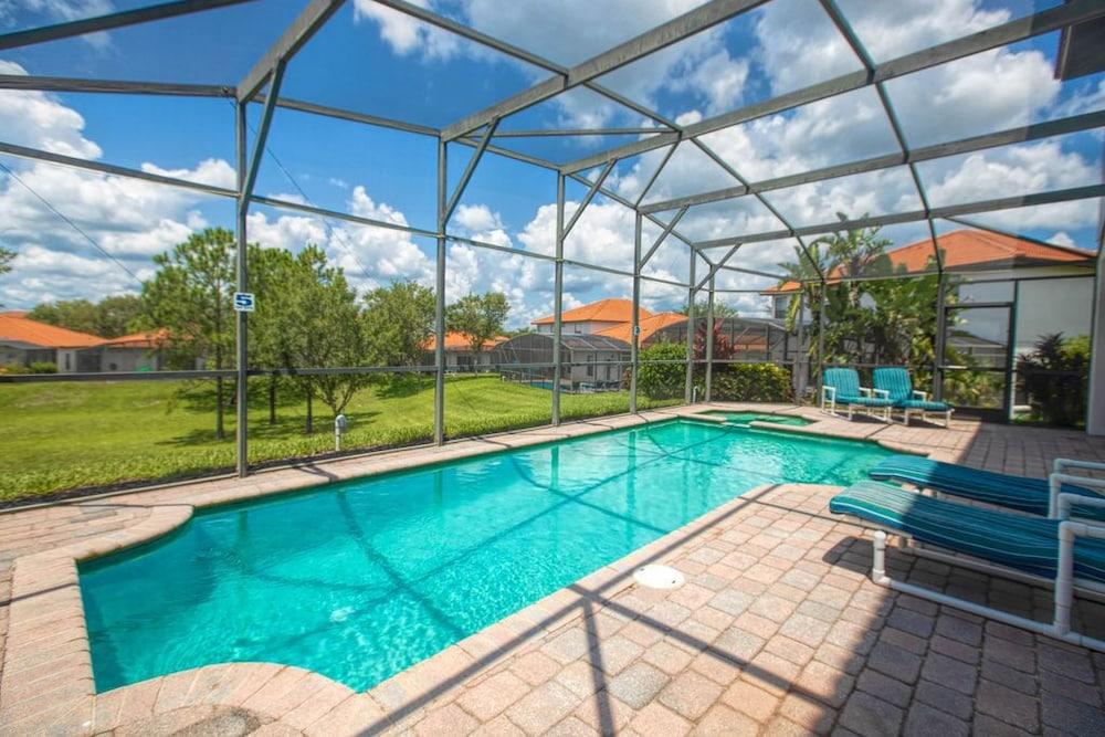 High Grove 5 Bedrooms & Private Pool