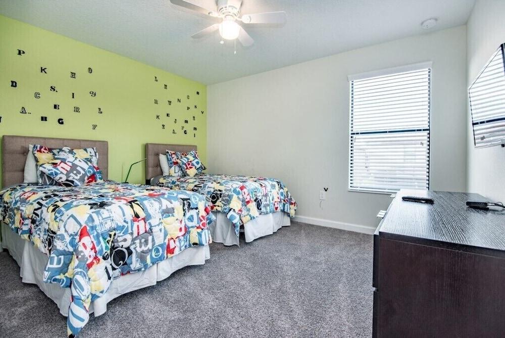 6 Bdrm 5 Bath in Solterra Resort