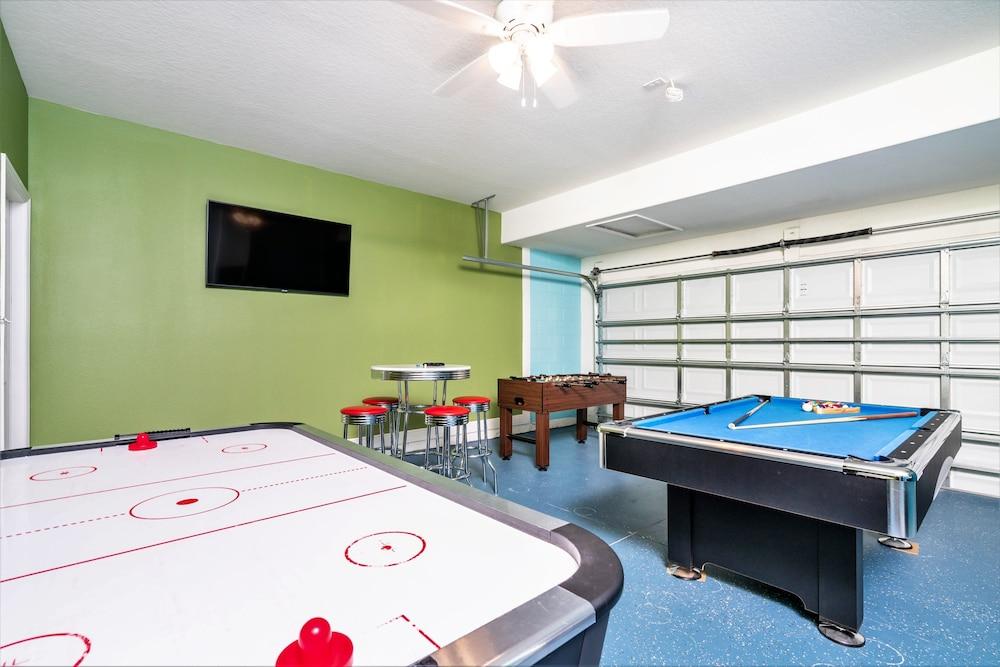 5 Bedroom, 4 Bathroom Villa