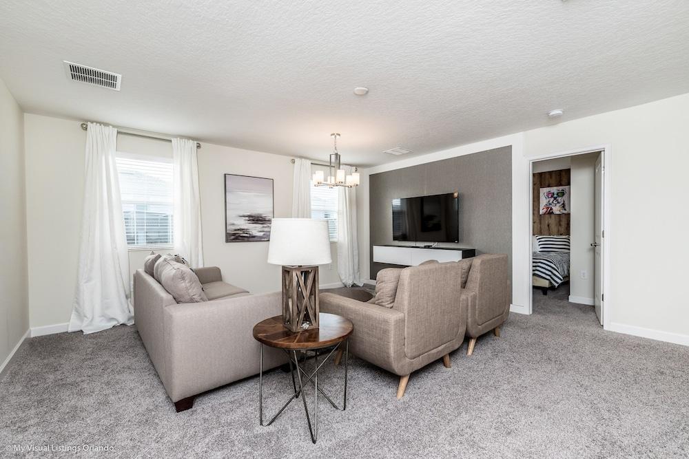 6 Bdrm 5 BA Vacation Home