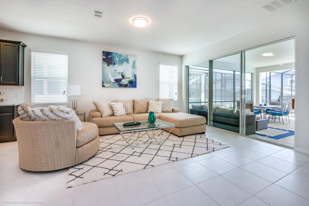 7 Bed 5 Ba Villa with Games, Pool & Spa