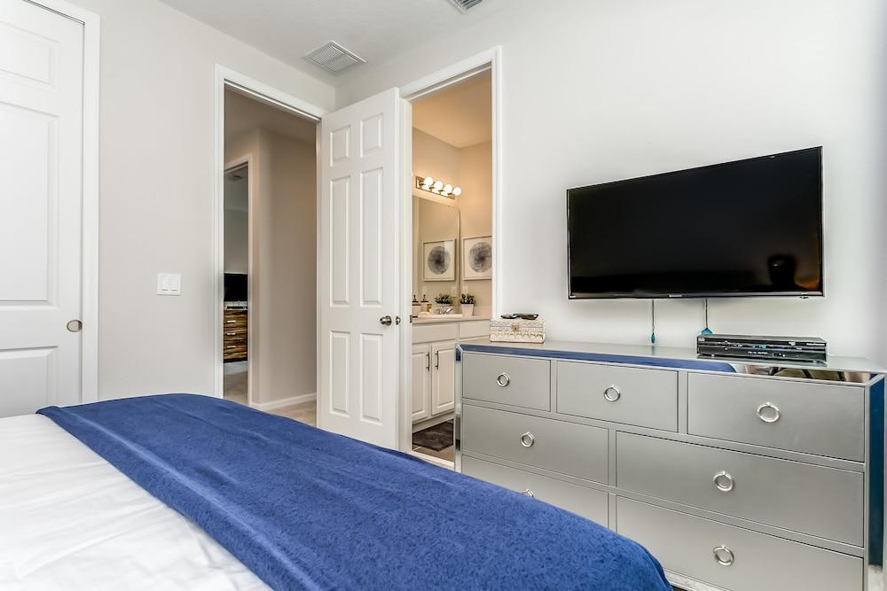 9 BD 6.5 BH With Game Room and Pool