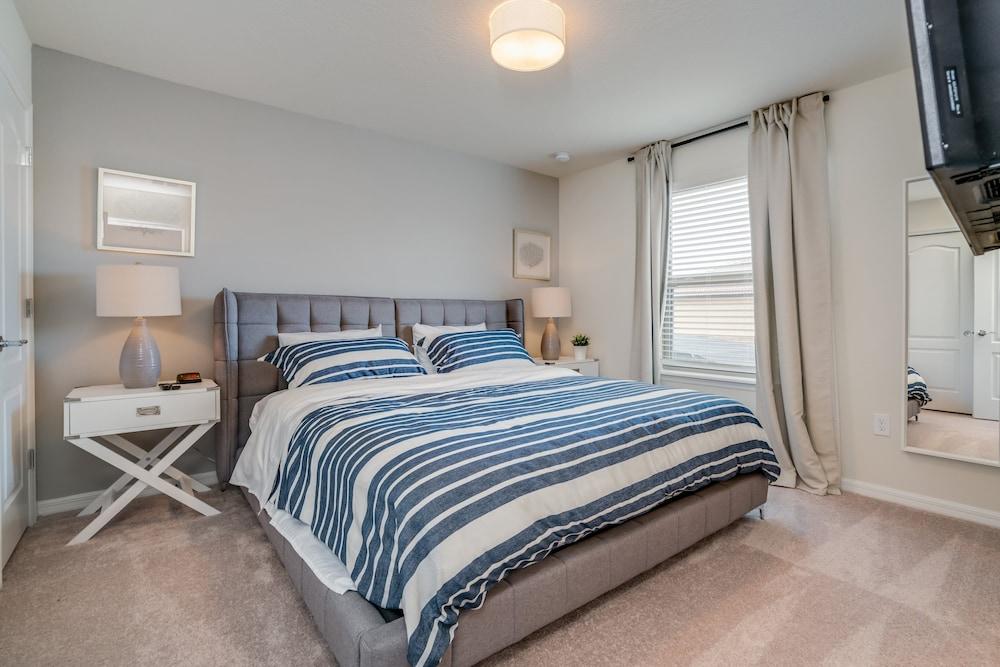 8 Bed 6 Ba Villa with Games, Pool & Spa