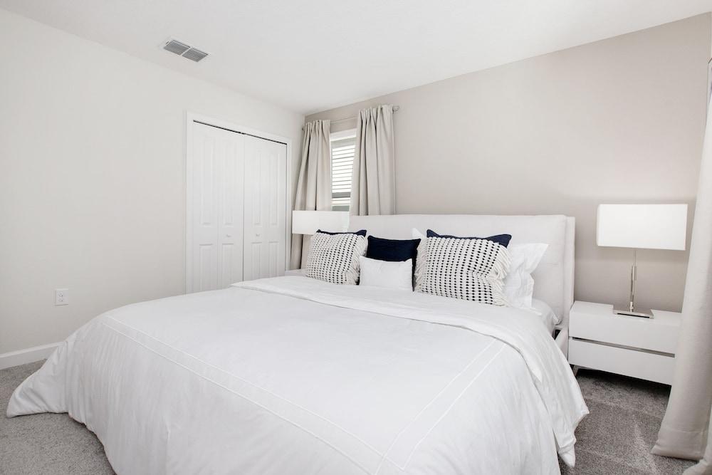 9 Bed 5 Ba Villa with Games, Pool & Spa