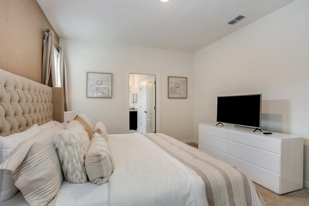 6bed 4Ba Villa Game Room Pool Spa