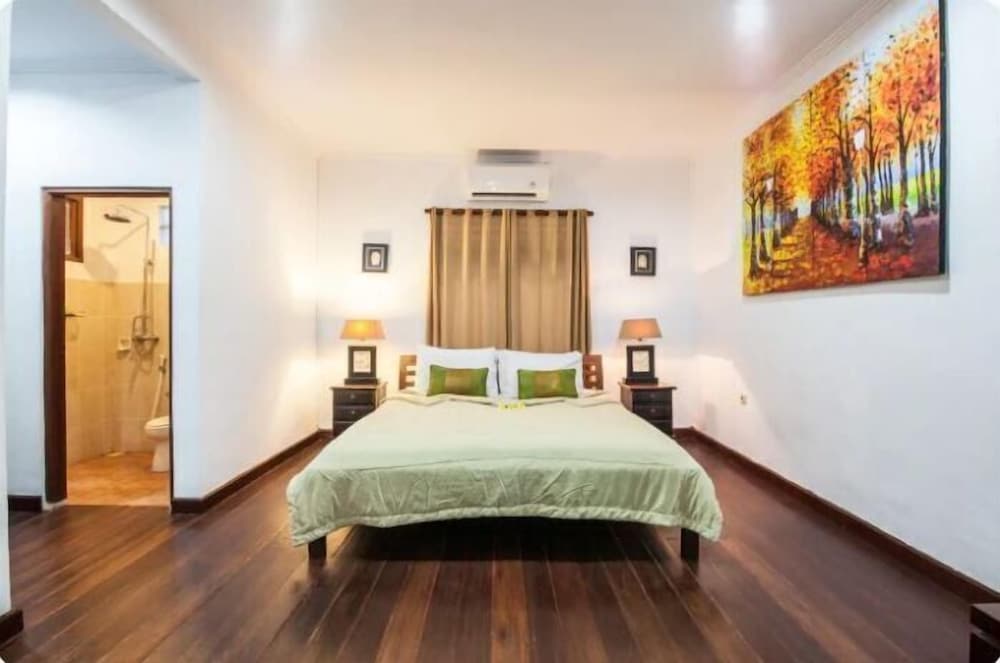 SMV- 2BedGRDN - V7 · 2BR Garden Villa Walk to shops and Beach Legian