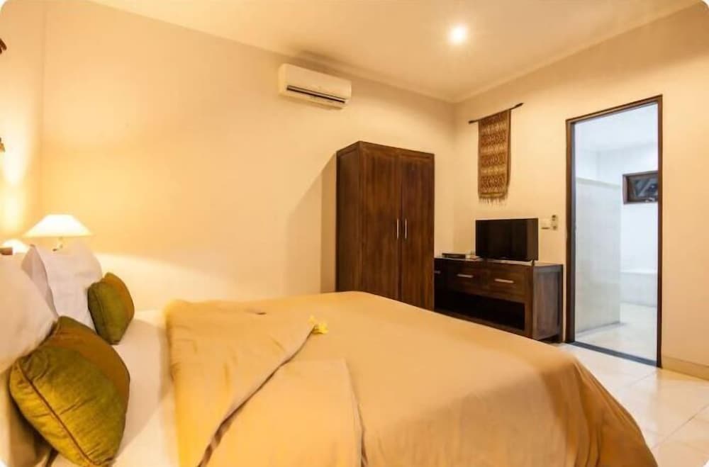 SMV -3BRPOL- JMPIRNG · 3BR Private Pool Walk to Beach and Shops Legian