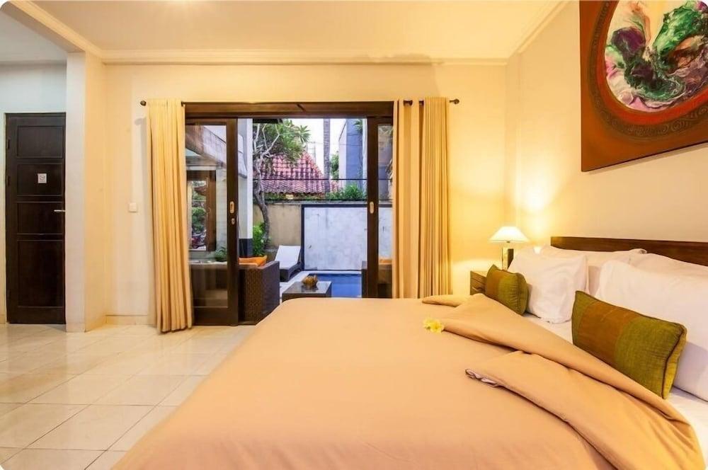 SMV . 4-BR · 4BR Pool Prime Area Walk To Beach N Shops Legian