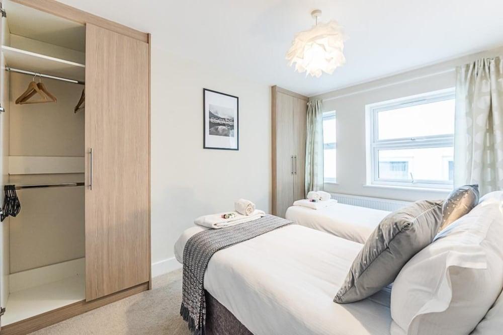 Luxurious Modern One Bedroom Apartment