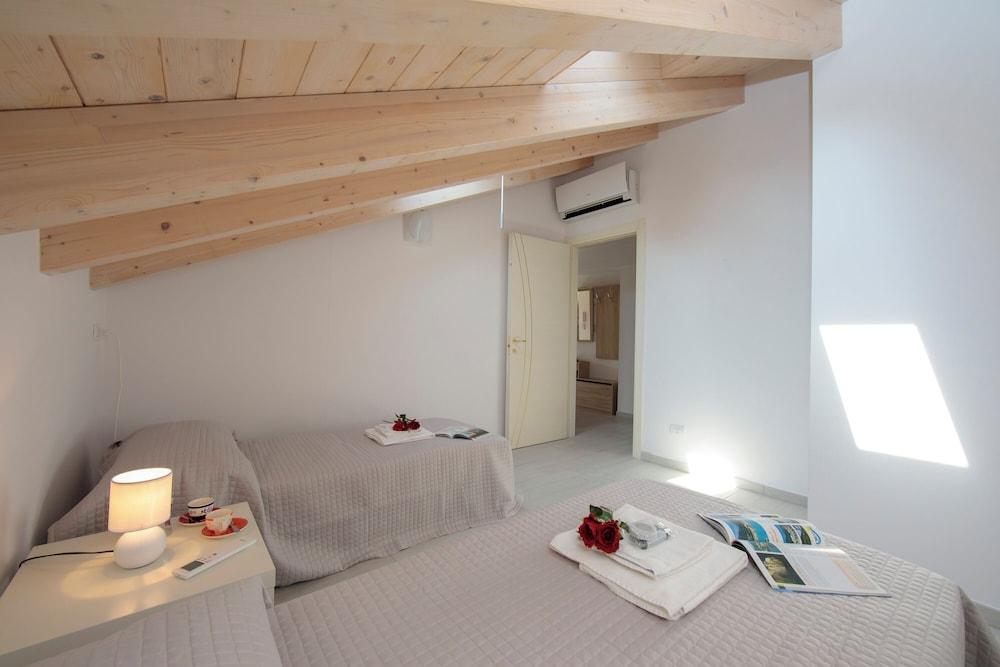 Silver Lake Apartment