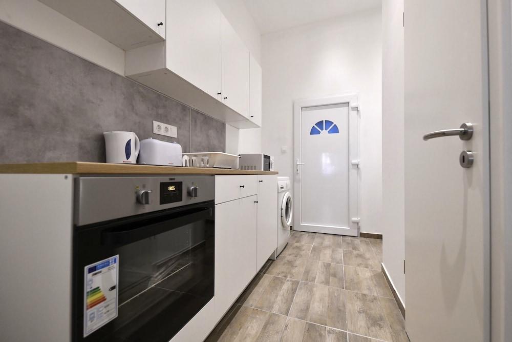 Cosy two bedroom flat in Rottenbiller str, Sky