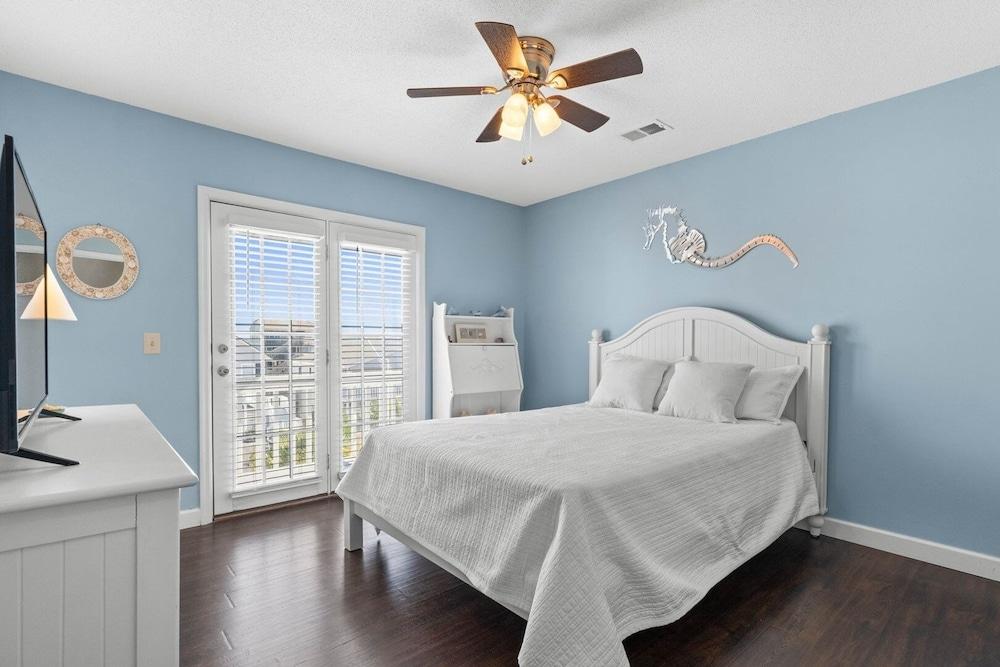 Reel 'em Inn 4 Bedroom Home by RedAwning