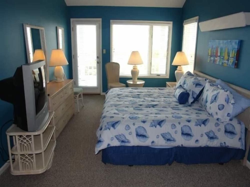 Goins By The Sea 6 Bedroom Home by RedAwning