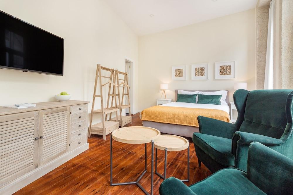 Nada02 · Faisama #2 Studio Next to Ribeira