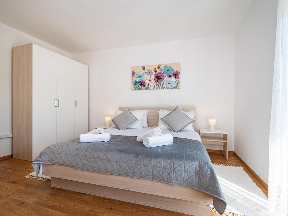 Dalmatia Pool Villa Retreat