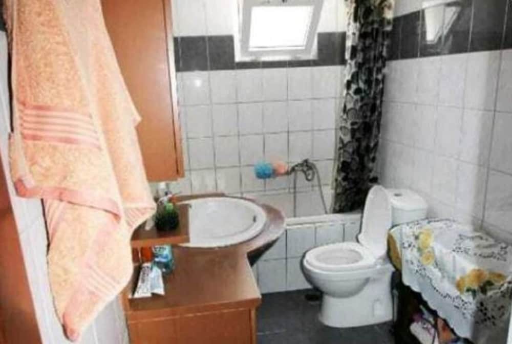 Villa in Hersonissos With Lush Garden