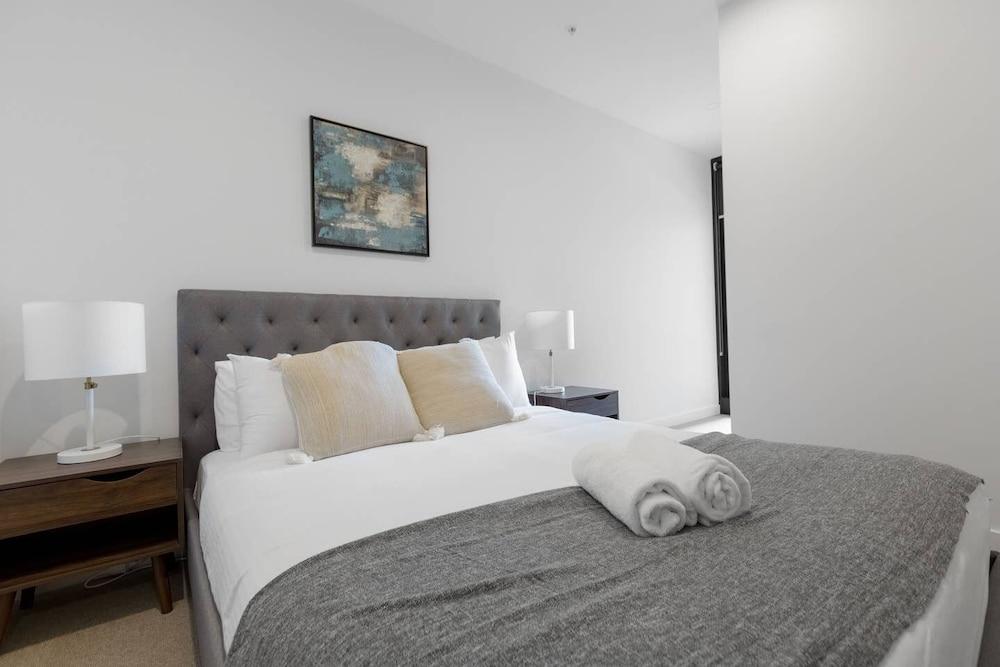 Perfect Location 2 Bdrs Apartment@glen Waverley