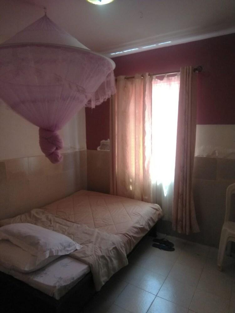 Elsam Mariot guest House