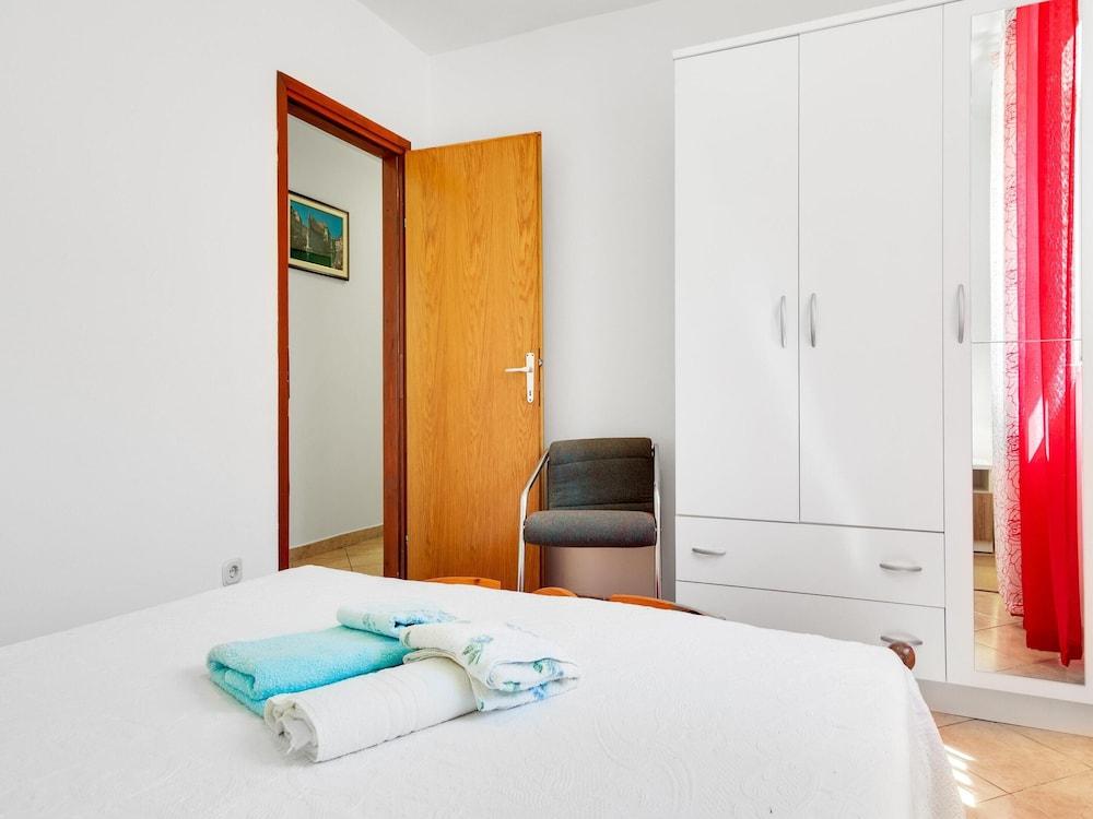 Secluded Apartment in Poreč with Garden