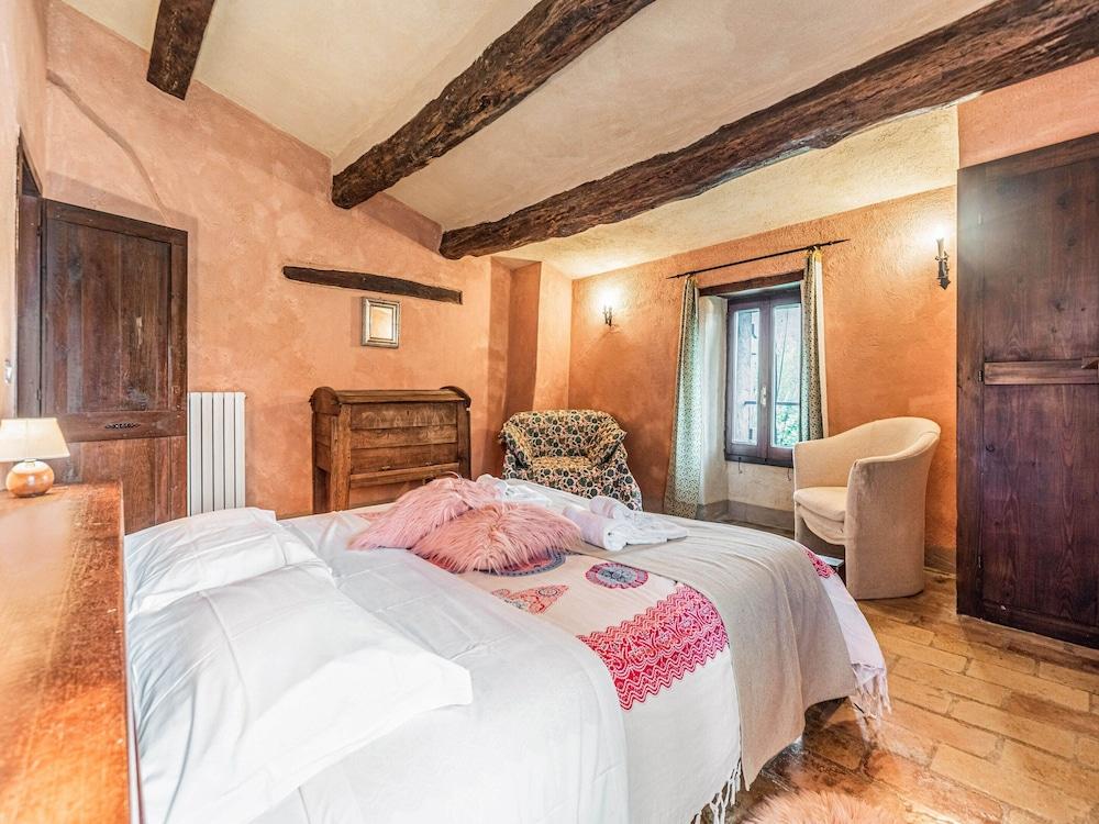 Cozy Cottage With Pool in Assisi