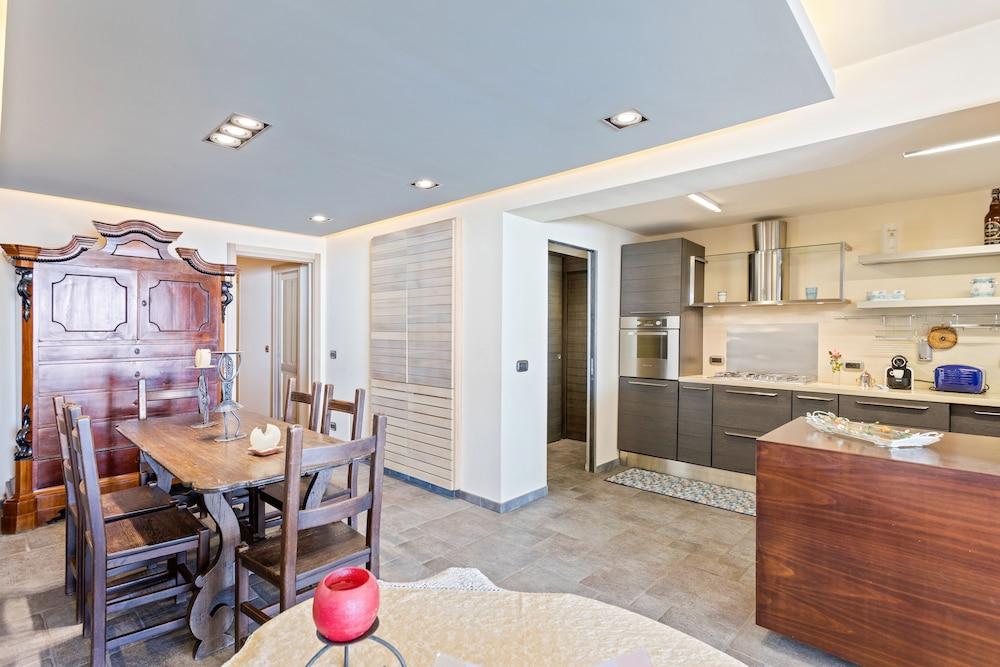 Penelope Seaview Apartment