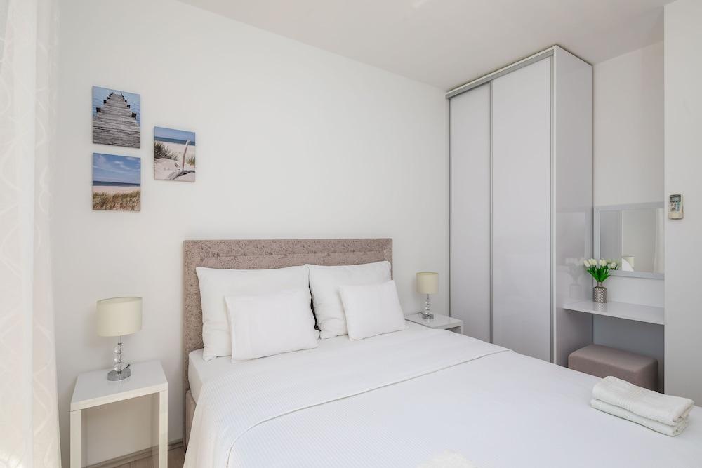 New Beach 4 Star Luxury Apartment 3 Bedrooms 3 Bathrooms, Free Boat Berth