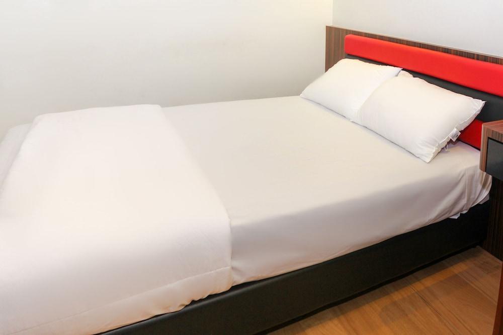 OYO 90027 Happy Hotel