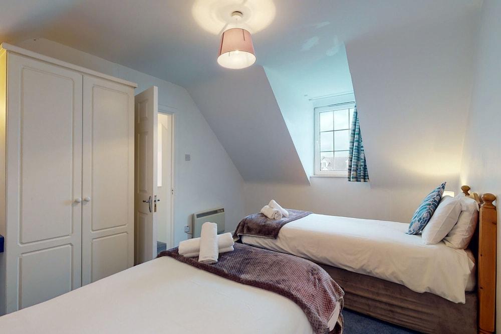 Dingle Harbour Cottages