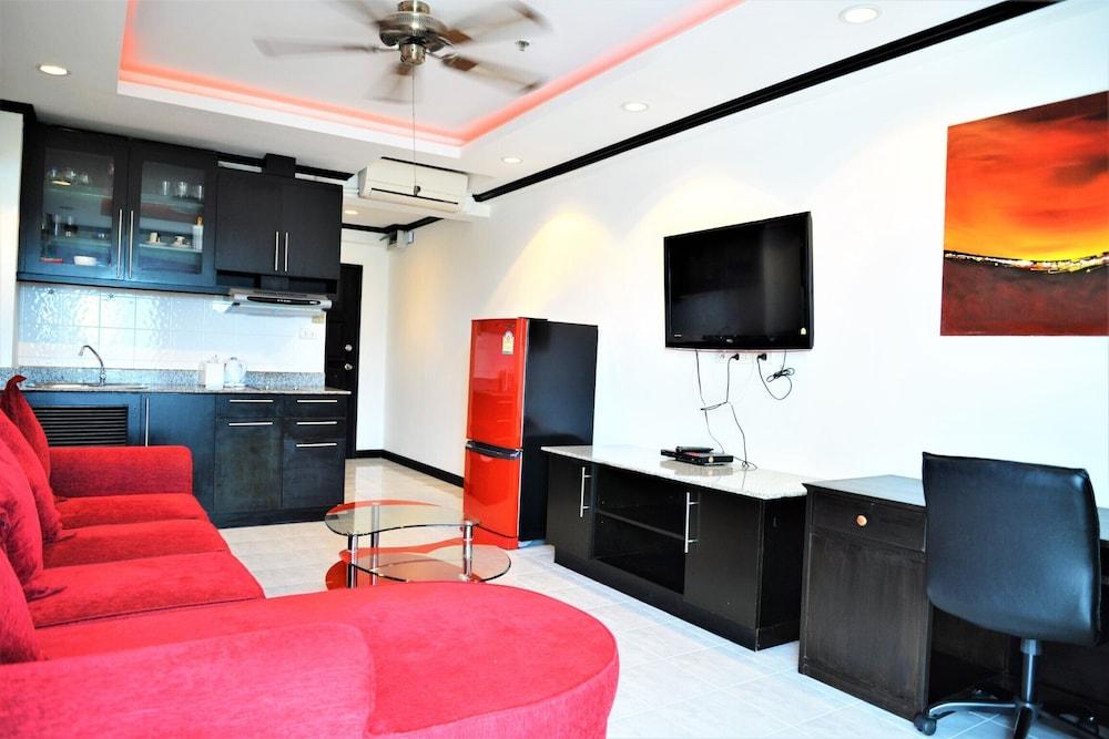 Beach Condo Jomtien Pool View Large Modern 1 Bedroom Kitchen