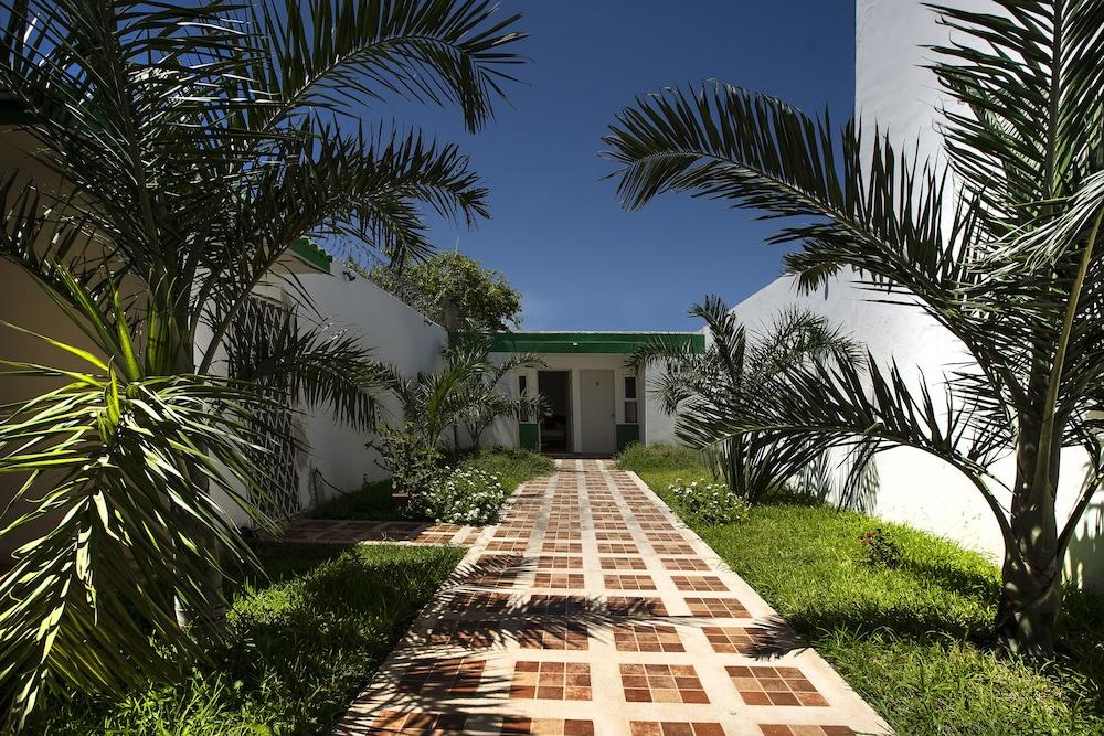 OYO Hotel Nachancan, Calderitas beach