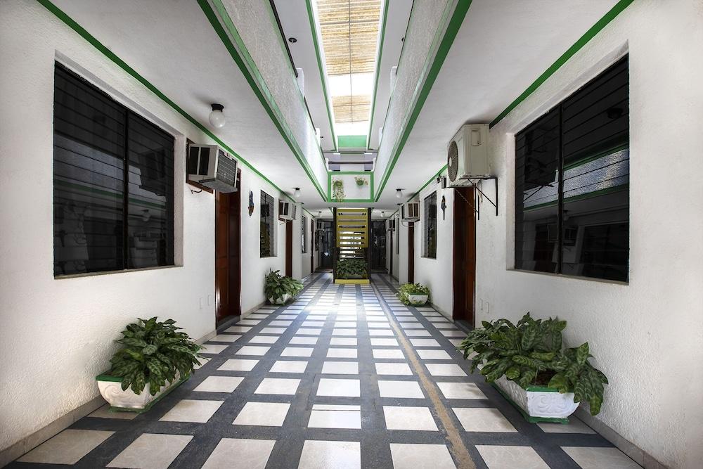 OYO Hotel Nachancan, Calderitas beach