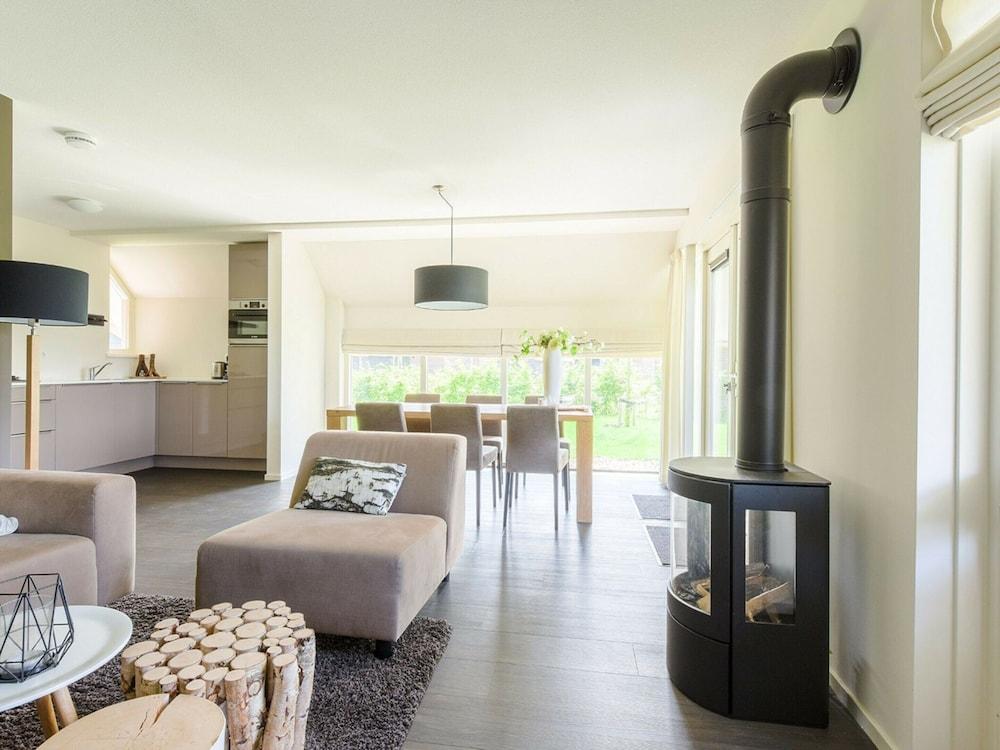 Lakeside Villa Near Sneekermeer