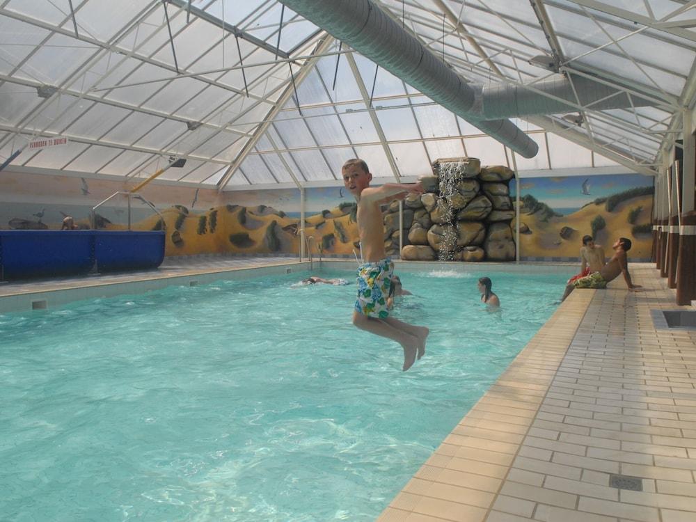 Chalet in Bergumermeer by the Canal