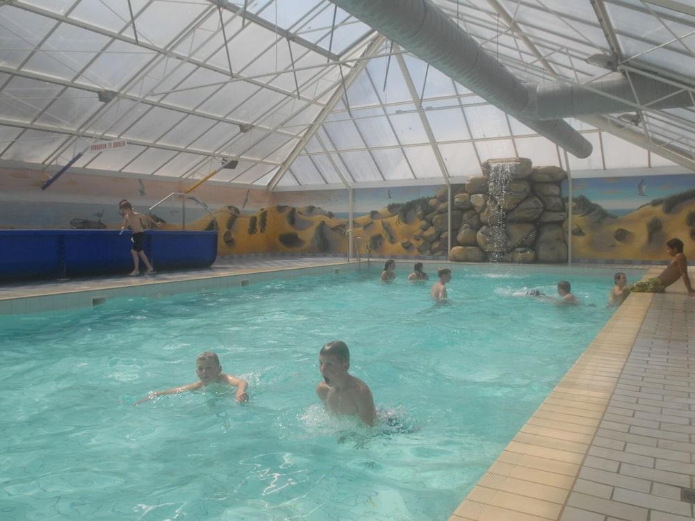 Chalet in Bergumermeer by the Canal