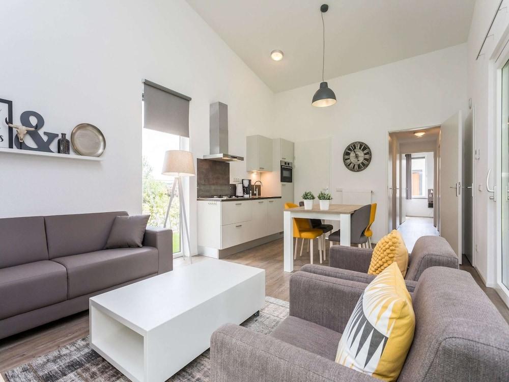 Villa With med Children's Room in Limburg