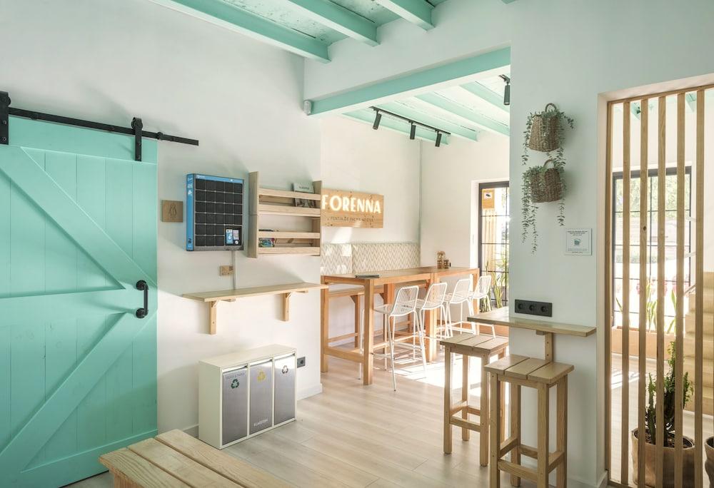 Forenna Hostel - Adults Only