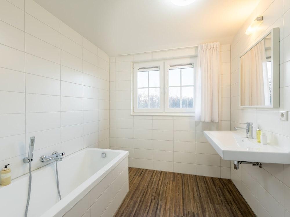 Villa in Klein Vink With Thermaalbad Access