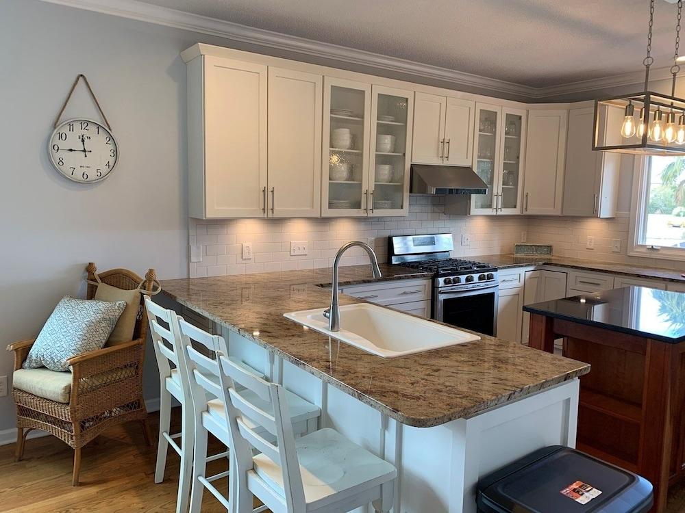 Tortuga 5 Bedroom Home by RedAwning