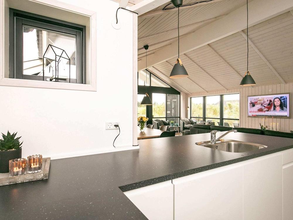 10 Person Holiday Home in Lokken-by Traum